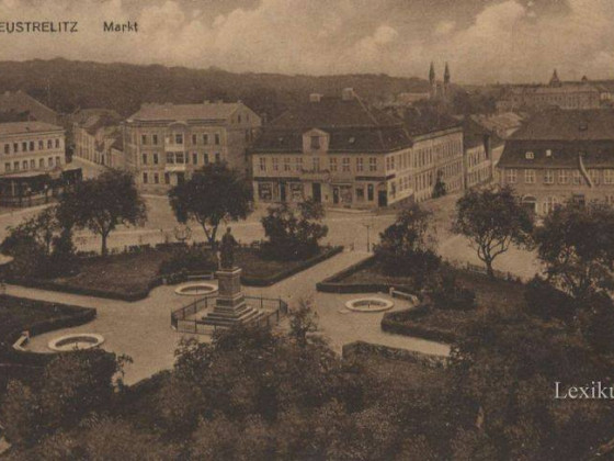 Neustrelitz Marktplatz historisch Ansichtskarte