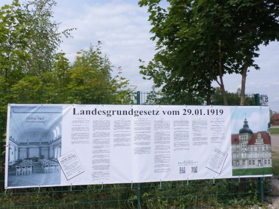 Landesgrundgesetz Freistaat-Mecklenburg-Strelitz Banner Residenzschlossverein 2017