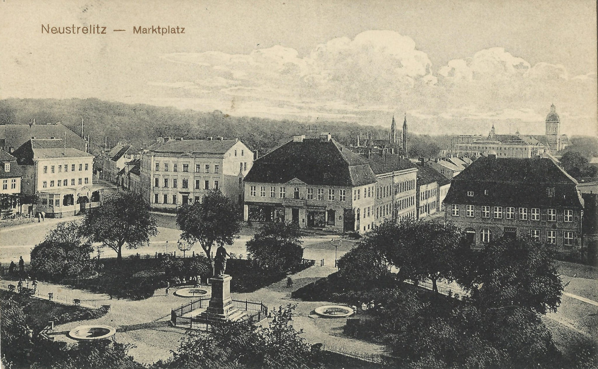 Neustrelitz Markt 1917 Schloss Hintergrund