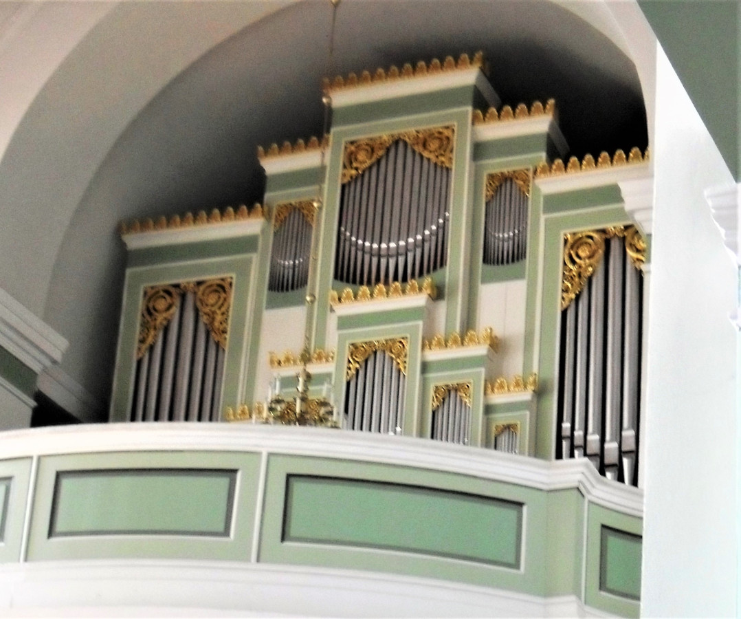 Orgel der Schinkel-Kirche Straupitz (Prospekt 1832 Morgenstern, Werk 1892 Sauer)