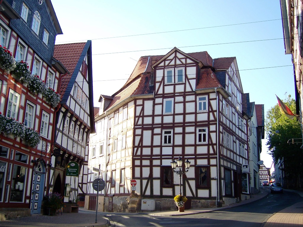 Holzhäuser Straße 1