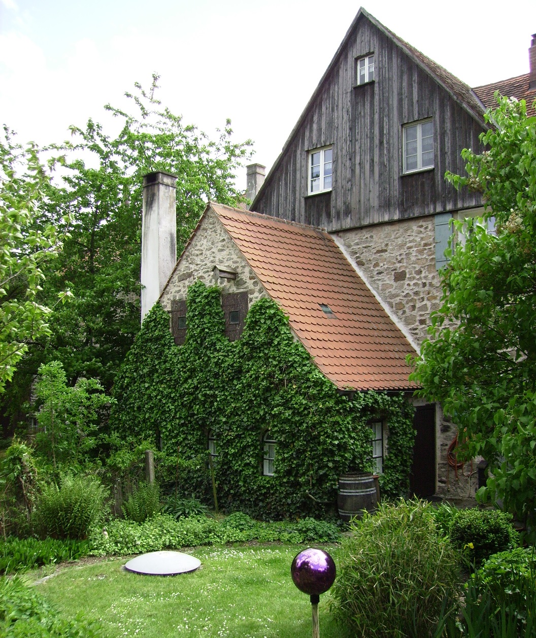 steinernes Gartenhaus von 1921 zum Wohnhaus Vorderer Spitzenberg 23