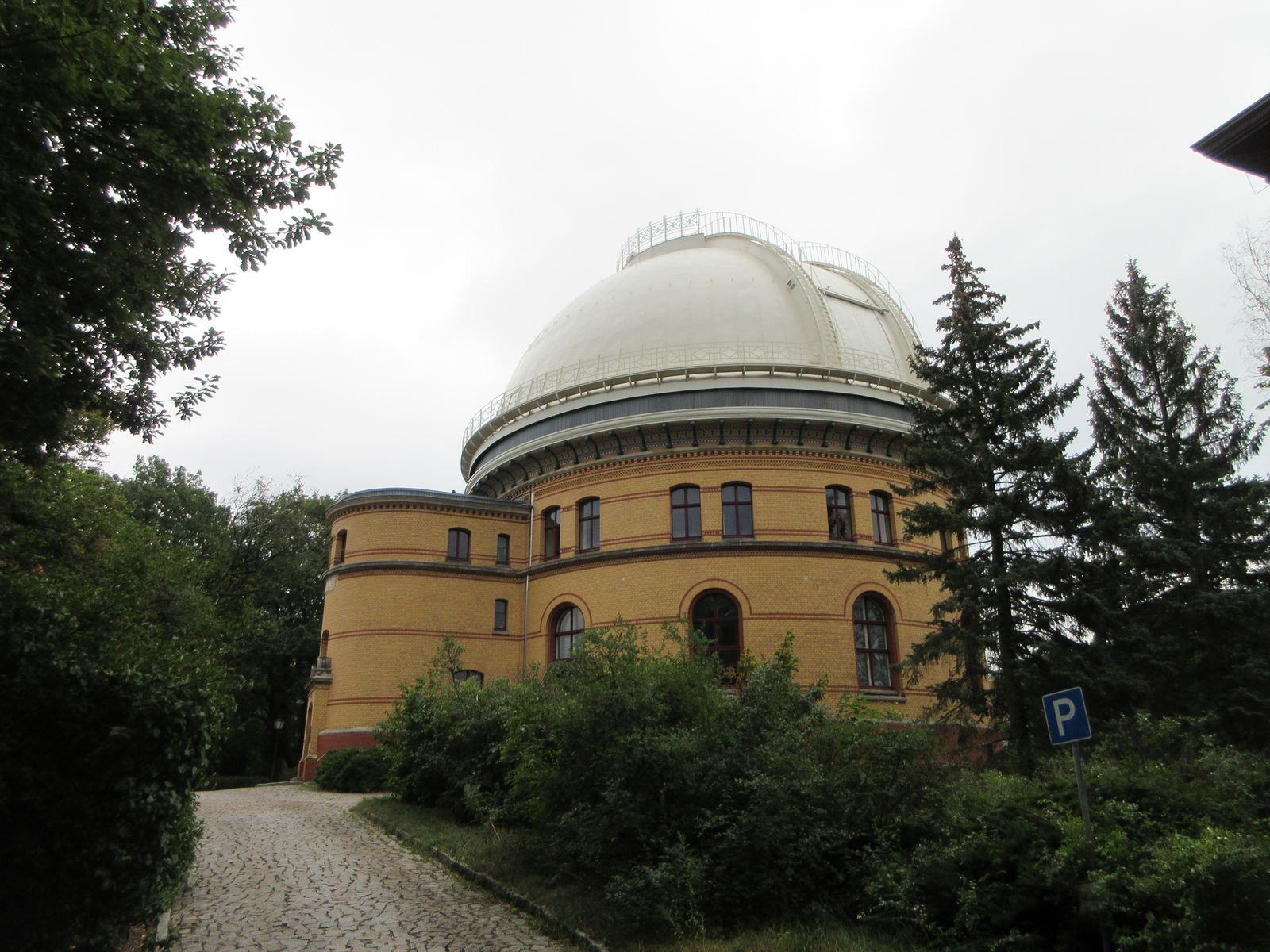 Telegrafenberg in Potsdam , Einsteinturm im Wissenschaftspark